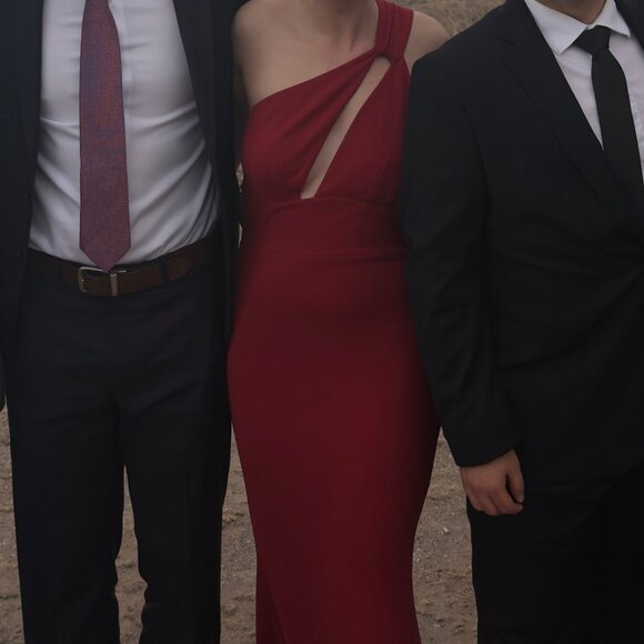 Katie May Edgy Asymmetric One Shoulder Dress; Dark Red Size M - Picture 4 of 4